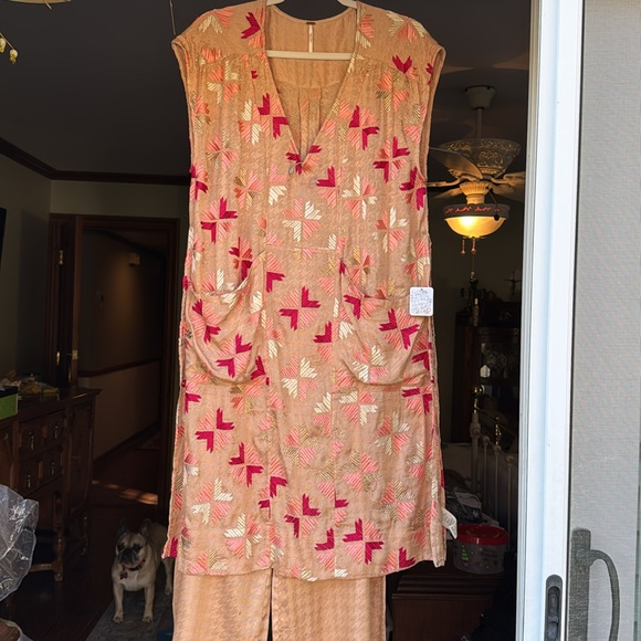 Free People size 6, beautiful tunic with pants, excellent condition very comfy - Picture 7 of 11